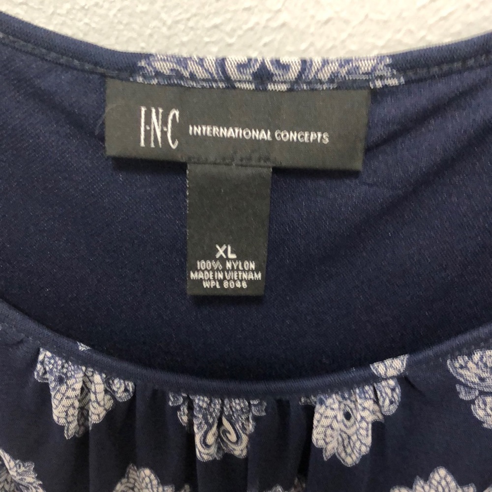 Navy blue cold shoulder top - Picture 4 of 8
